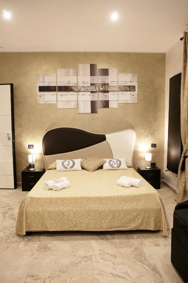 Jadore Monic Rome Buitenkant foto