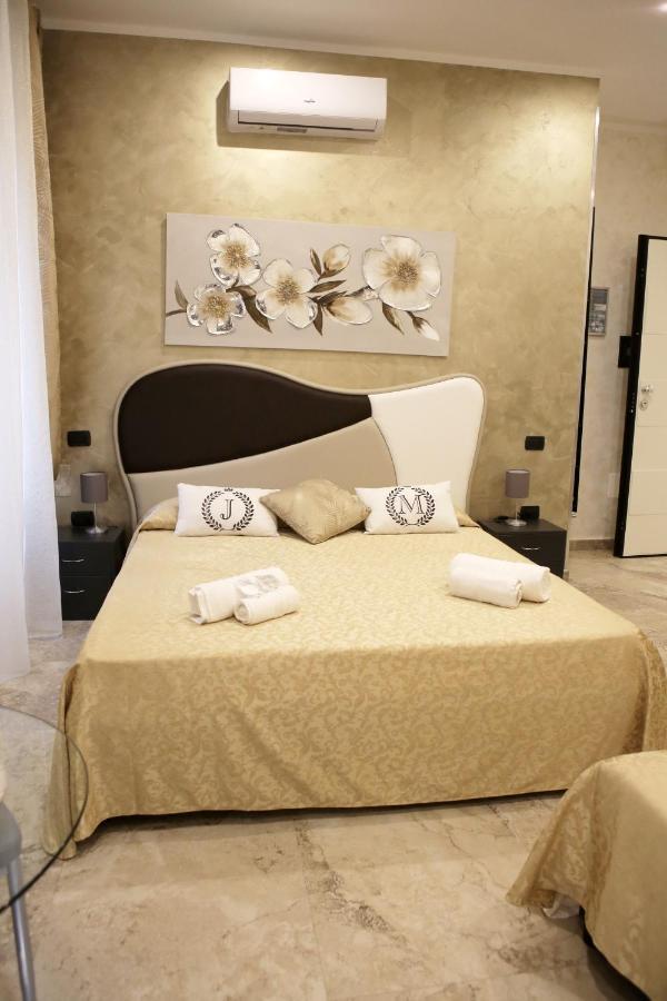 Jadore Monic Rome Buitenkant foto